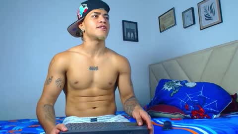 izaack online show from January 18, 9:50 pm