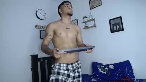 izaack online show from February 28, 6:43 am