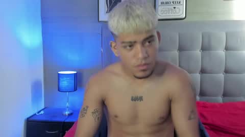 izaack online show from January 4, 12:38 pm