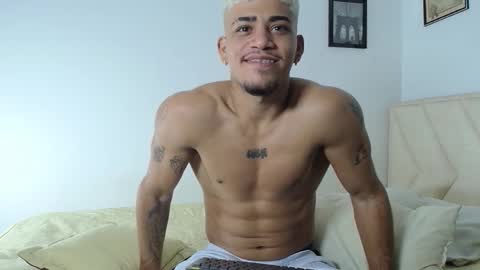 izaack online show from October 8, 3:55 am