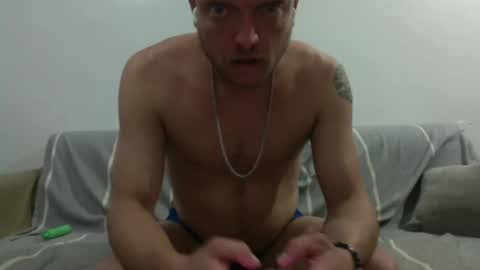 izealvaro online show from November 4, 8:04 am