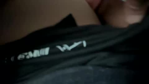 Snapshot of j789123 chatting on March 12, 1:47 am j789123 online show from March 12, 1:47 am