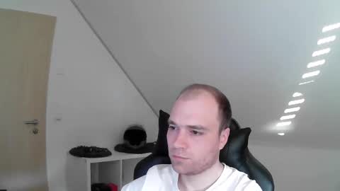 here4y online show from April 1, 5:53 am