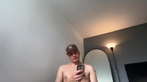 INDEPENDENT MODEL online show from March 22, 4:23 pm