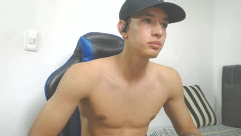 Hi guys im new 3 online show from April 9, 6:47 pm