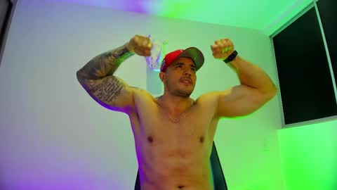 jakestone_1 online show from May 7, 2:22 am
