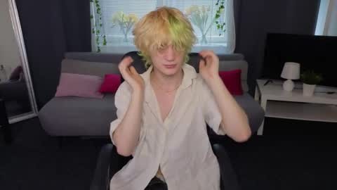 JameMiller online show from March 26, 7:34 am