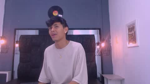 James y Kenet online show from March 2, 12:01 pm