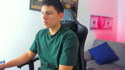 james_cr online show from March 5, 9:28 pm