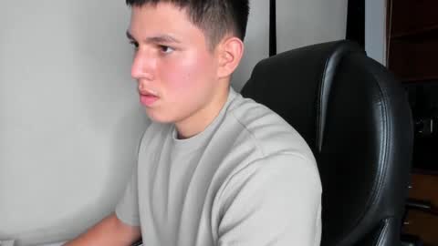 james_cr online show from February 21, 11:43 pm