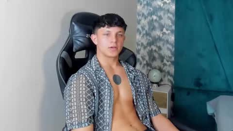 Snapshot of jamesgolden_ chatting on February 28, 8:39 pm jamesgolden_ online show from February 28, 8:39 pm