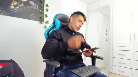 Jamess hott online show from December 27, 2:01 pm