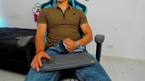 Jamess hott online show from January 28, 2:42 pm