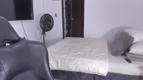 JBrooksXx online show from January 31, 9:37 pm