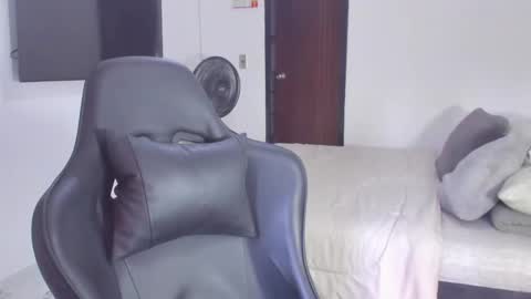 JBrooksXx online show from January 12, 6:49 pm