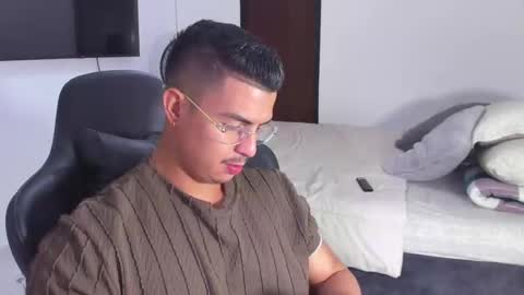 JBrooksXx online show from January 13, 9:42 pm