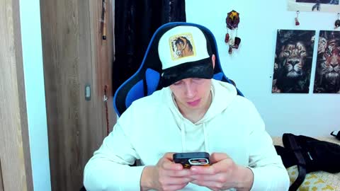 Javier online show from December 16, 5:33 pm