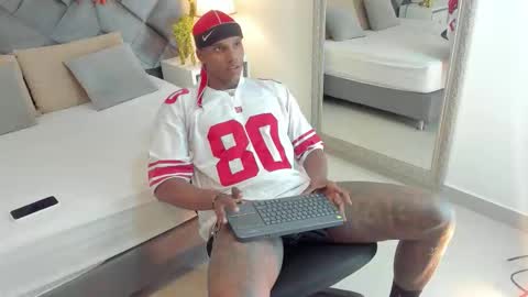 Snapshot of jax_black chatting on October 23, 7:39 pm jax black online show from October 23, 7:39 pm