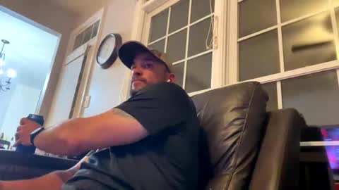 jbills910910 online show from May 19, 2:40 am