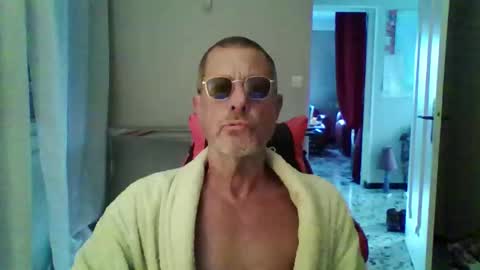 jerflor online show from November 1, 2:10 pm