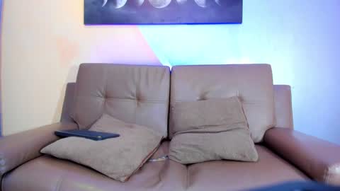 Jessy Mateus online show from December 18, 11:45 am