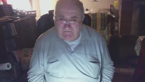 guy online show from December 18, 4:06 pm