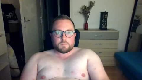 Snapshot of jeuneloup92 chatting on October 27, 5:37 pm jeuneloup92 online show from October 27, 5:37 pm