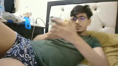 HotArabGuy24 online show from December 13, 10:38 pm