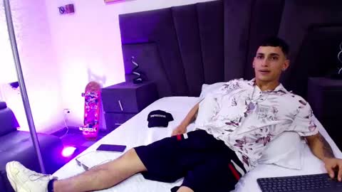 jhoanleandro online show from February 9, 4:25 am