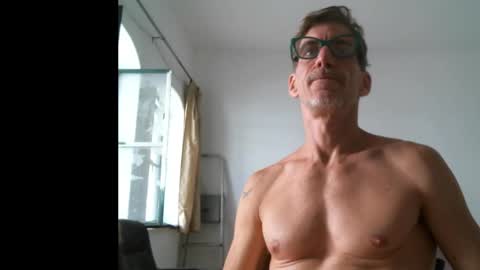 Snapshot of jlmbud chatting on October 23, 11:13 am jlmbud online show from October 23, 11:13 am