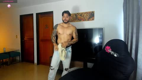 Snapshot of johatsu chatting on January 5, 10:19 pm King -    online show from January 5, 10:19 pm