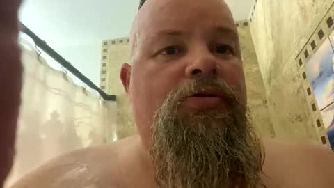 Snapshot of john40a chatting on October 31, 2:46 am John online show from October 31, 2:46 am