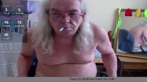Snapshot of john_little_one chatting on October 23, 11:02 am JOHN online show from October 23, 11:02 am