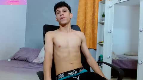 john_ssnow29 online show from February 28, 8:07 pm