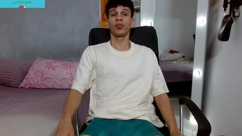 john_ssnow29 online show from December 30, 7:32 pm