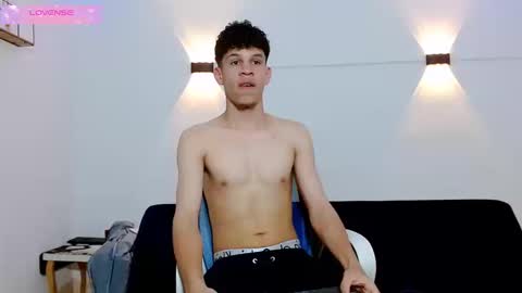 john_ssnow29 online show from September 19, 1:11 pm