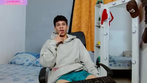 john_ssnow29 online show from February 20, 10:26 pm