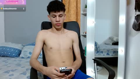 john_ssnow29 online show from December 14, 7:14 pm