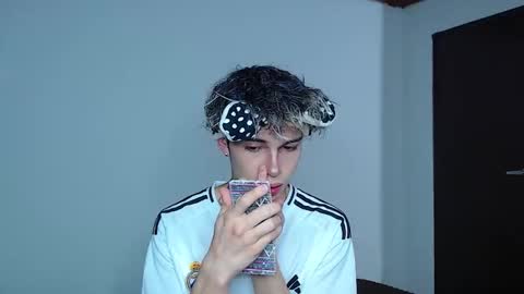 John Vichenso online show from November 26, 11:19 pm