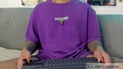 John carrie    Independent  Help me reach my goal 100 likes and 10000 followers  online show from March 9, 4:49 am