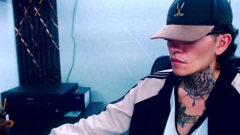 johnsonisaac94  online show from February 24, 4:38 am