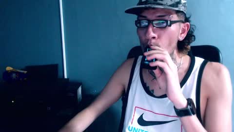 johnsonisaac94  online show from December 15, 6:18 am