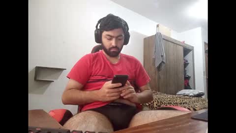 jonasf2525 online show from December 14, 8:05 pm