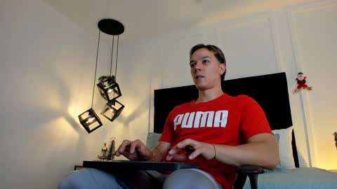 Jonathan Danielss  online show from December 3, 12:05 pm