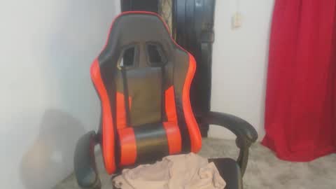 josue_linares online show from November 2, 4:50 am