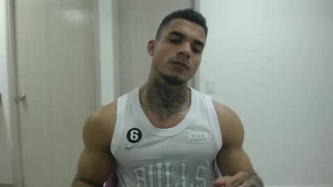 juan_gomez_1 online show from December 11, 10:27 pm