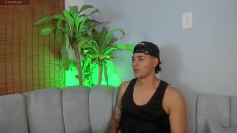juan_lopez00 online show from February 28, 4:55 am