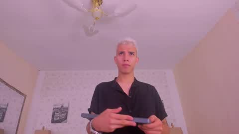 J U A N   L O V E R S online show from December 3, 1:10 pm