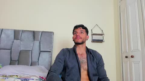 Juan Esteban online show from February 23, 5:04 pm