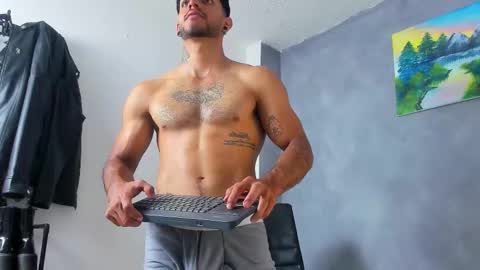 Juan Esteban online show from March 10, 2:01 pm